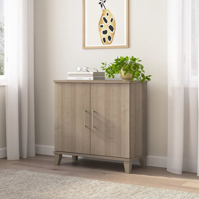 Petite armoire de rangement avec portes et étagères